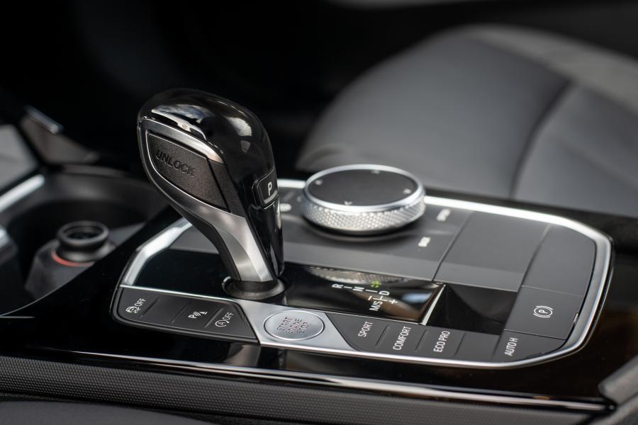 Детали интерьера BMW 118i Luxury Line (F40) 2019 года  (WW) (фото 32 из 40)
